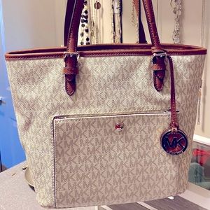 Michael Kors Signature Jet Set Tote